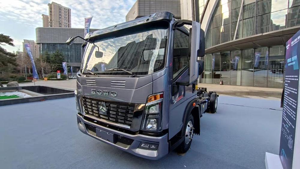統(tǒng)帥輕卡最新款車型亮相??